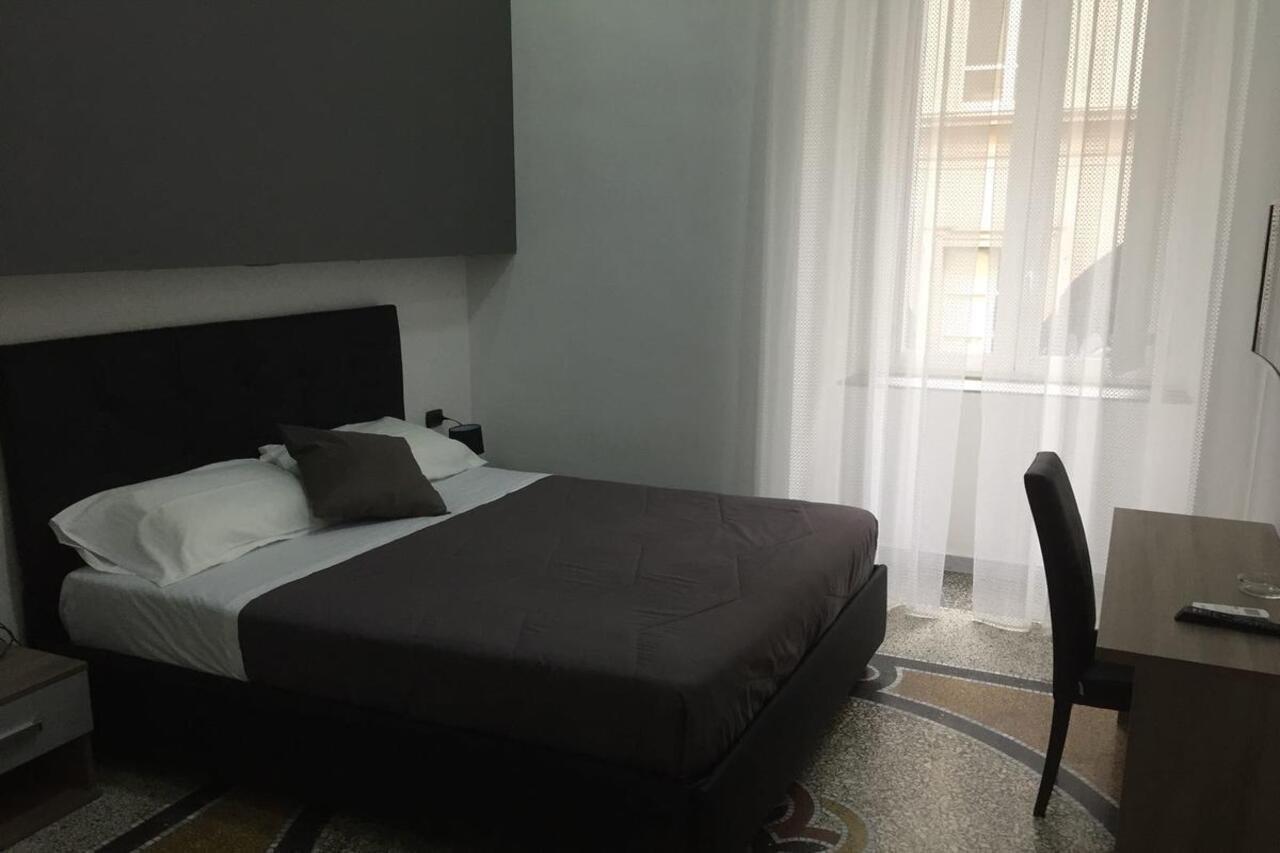 Mb95 - Mezzocannone Luxurious Bed&Breakfast Napoli Bagian luar foto