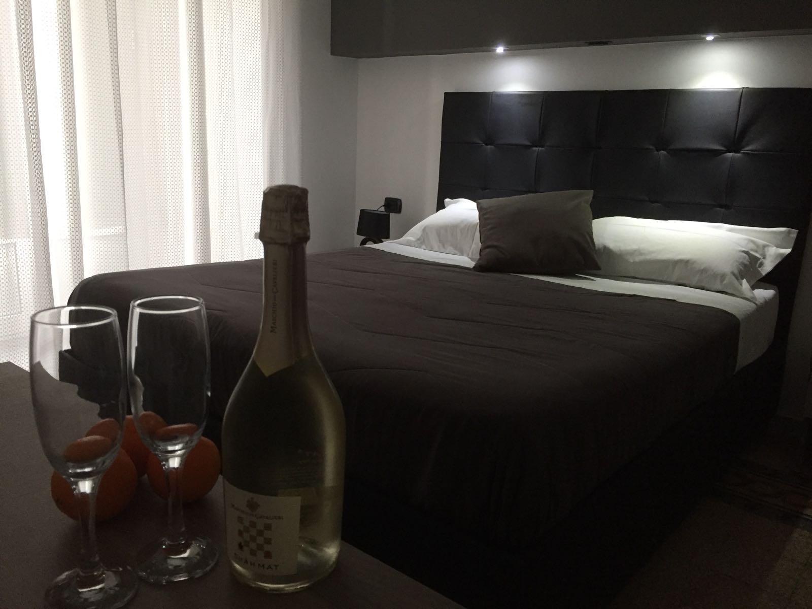 Mb95 - Mezzocannone Luxurious Bed&Breakfast Napoli Bagian luar foto