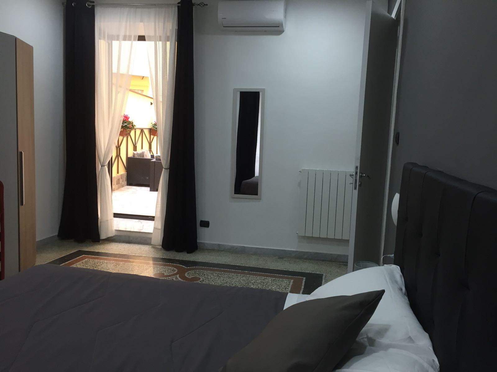 Mb95 - Mezzocannone Luxurious Bed&Breakfast Napoli Bagian luar foto