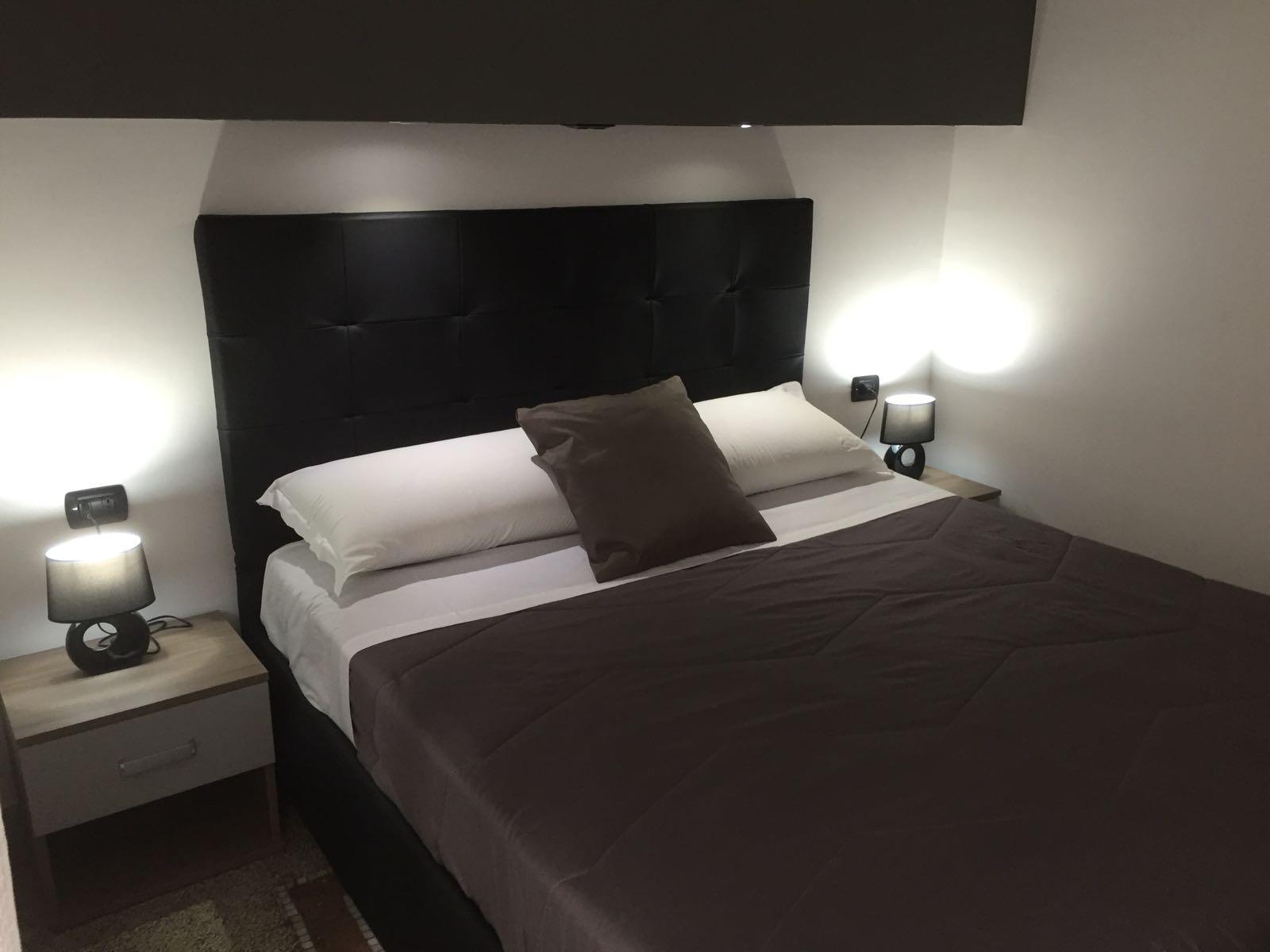 Mb95 - Mezzocannone Luxurious Bed&Breakfast Napoli Bagian luar foto
