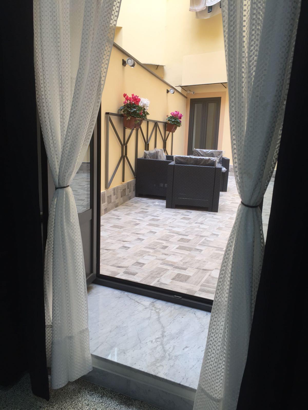 Mb95 - Mezzocannone Luxurious Bed&Breakfast Napoli Bagian luar foto