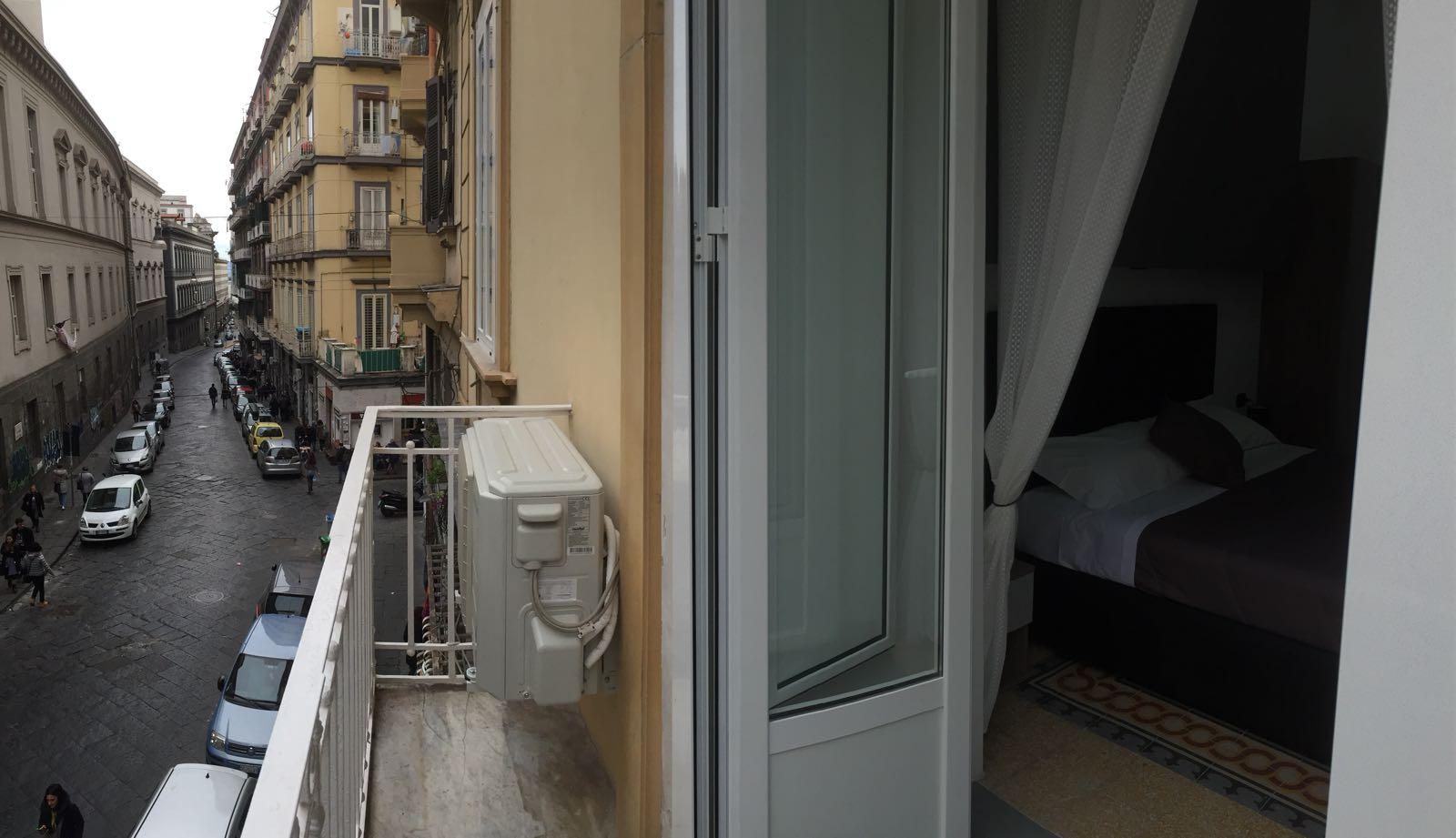 Mb95 - Mezzocannone Luxurious Bed&Breakfast Napoli Bagian luar foto