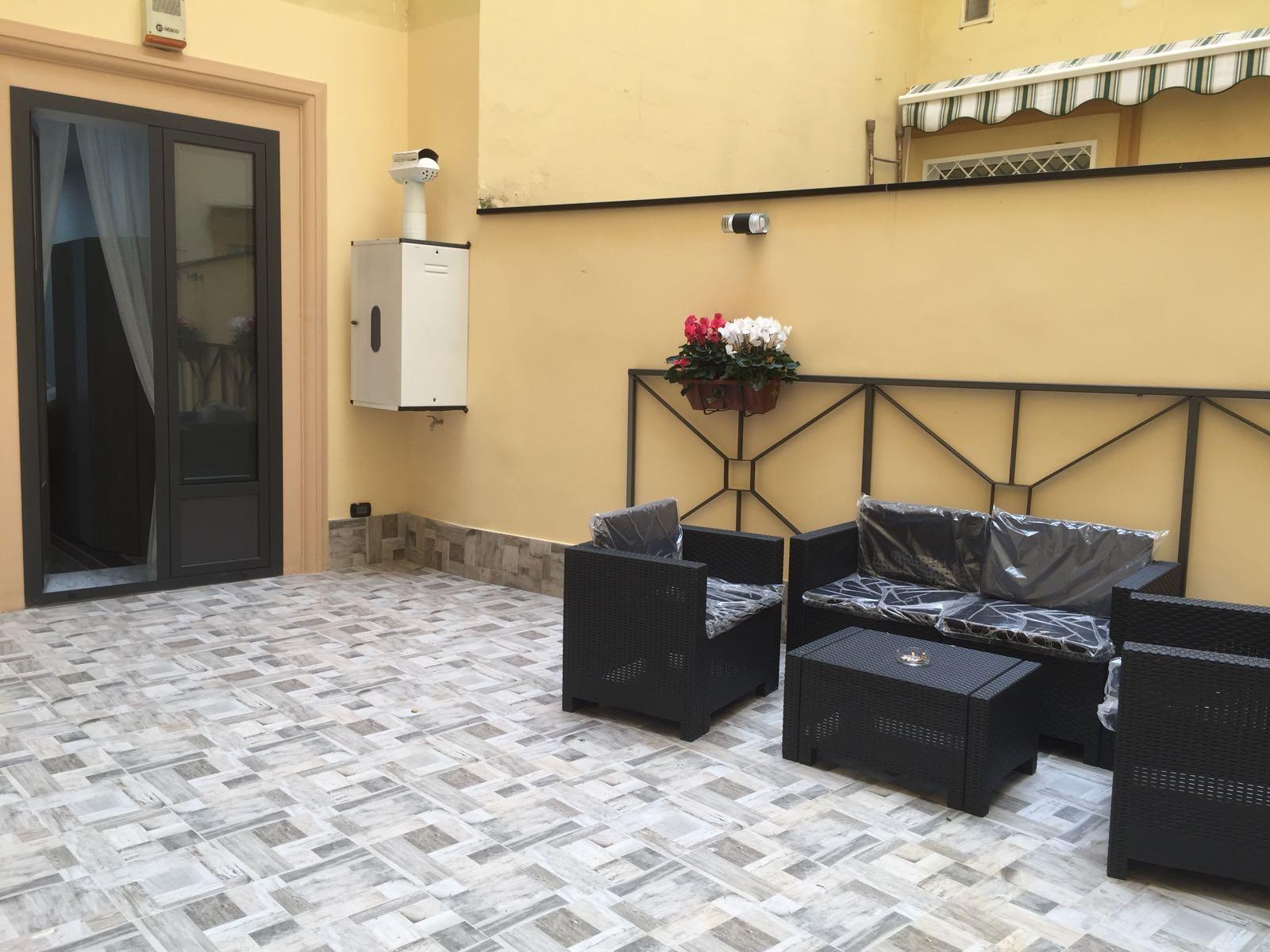 Mb95 - Mezzocannone Luxurious Bed&Breakfast Napoli Bagian luar foto