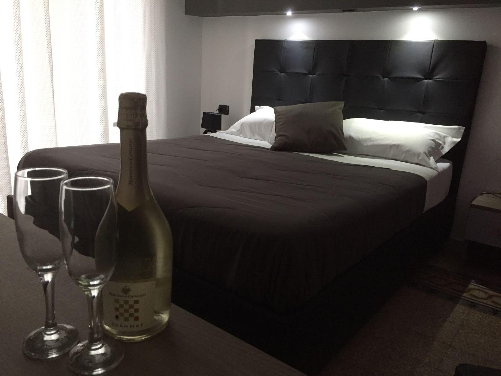 Mb95 - Mezzocannone Luxurious Bed&Breakfast Napoli Bagian luar foto