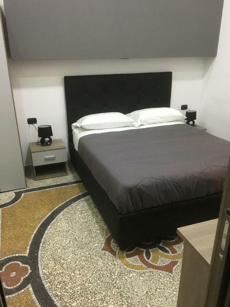Mb95 - Mezzocannone Luxurious Bed&Breakfast Napoli Bagian luar foto