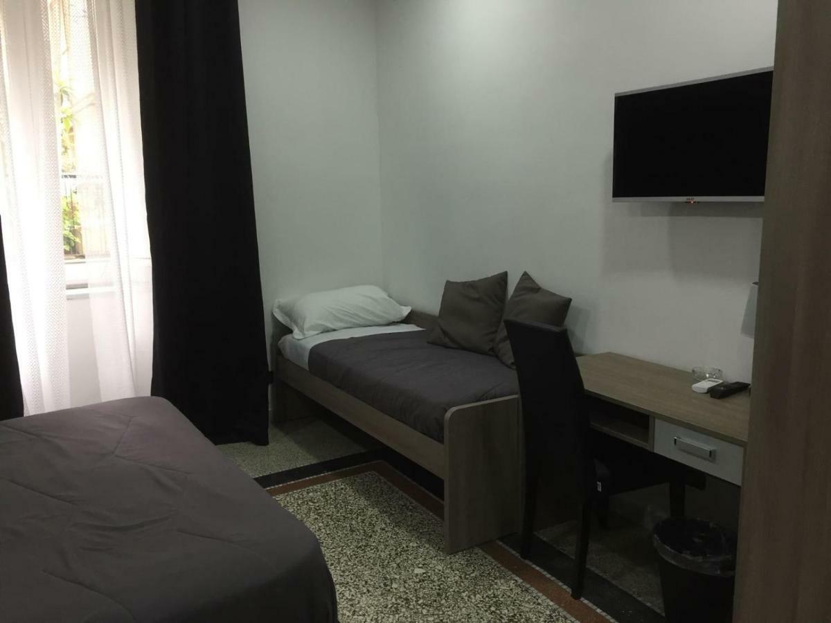 Mb95 - Mezzocannone Luxurious Bed&Breakfast Napoli Bagian luar foto