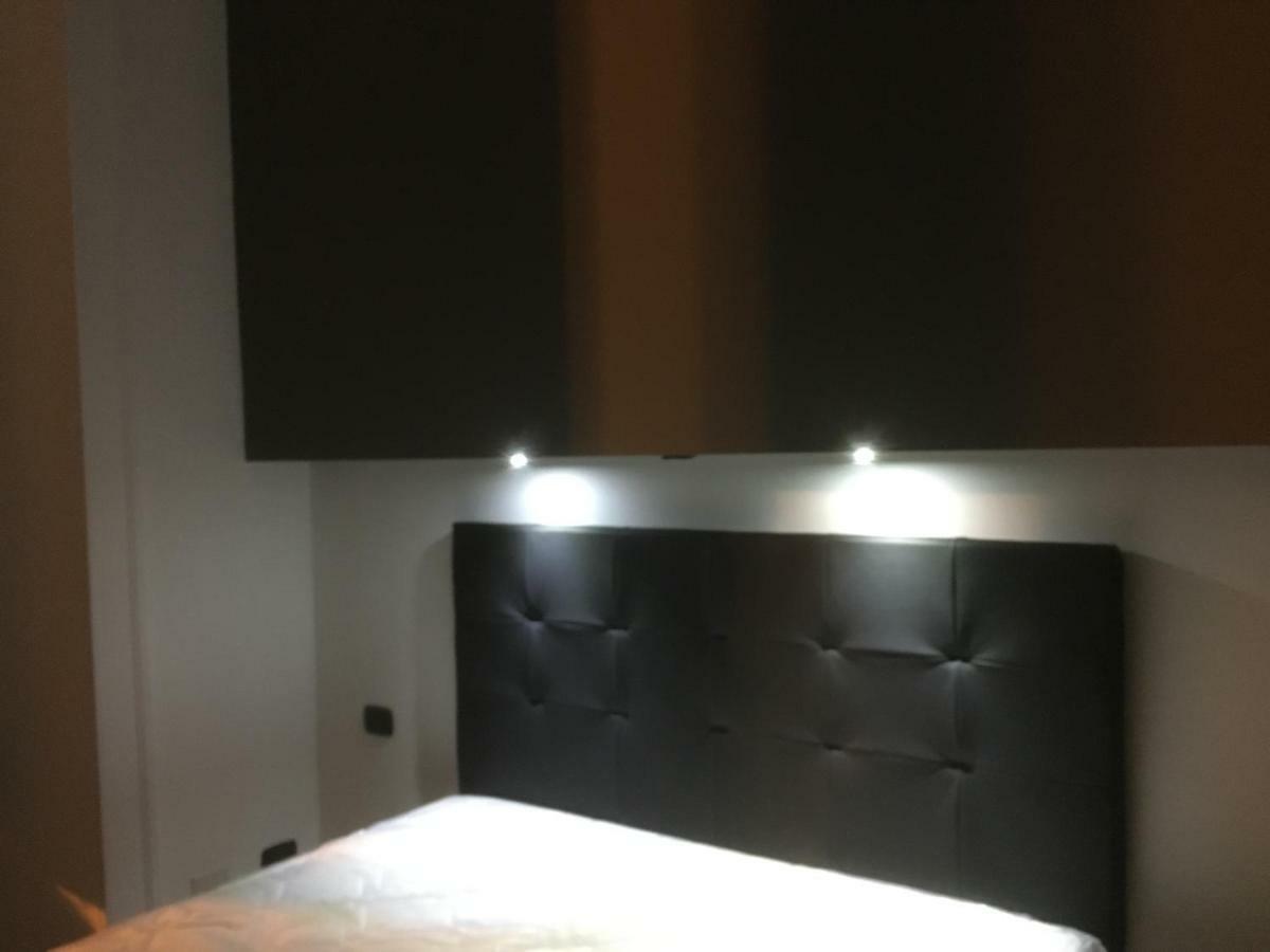 Mb95 - Mezzocannone Luxurious Bed&Breakfast Napoli Bagian luar foto