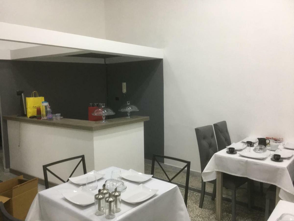 Mb95 - Mezzocannone Luxurious Bed&Breakfast Napoli Bagian luar foto
