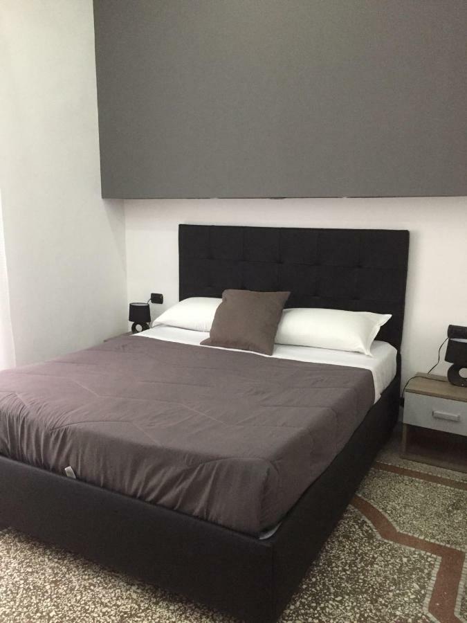 Mb95 - Mezzocannone Luxurious Bed&Breakfast Napoli Bagian luar foto