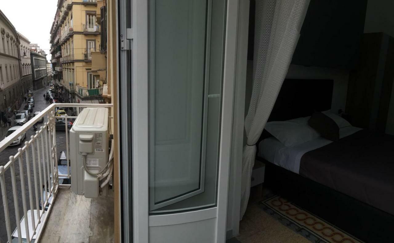 Mb95 - Mezzocannone Luxurious Bed&Breakfast Napoli Bagian luar foto