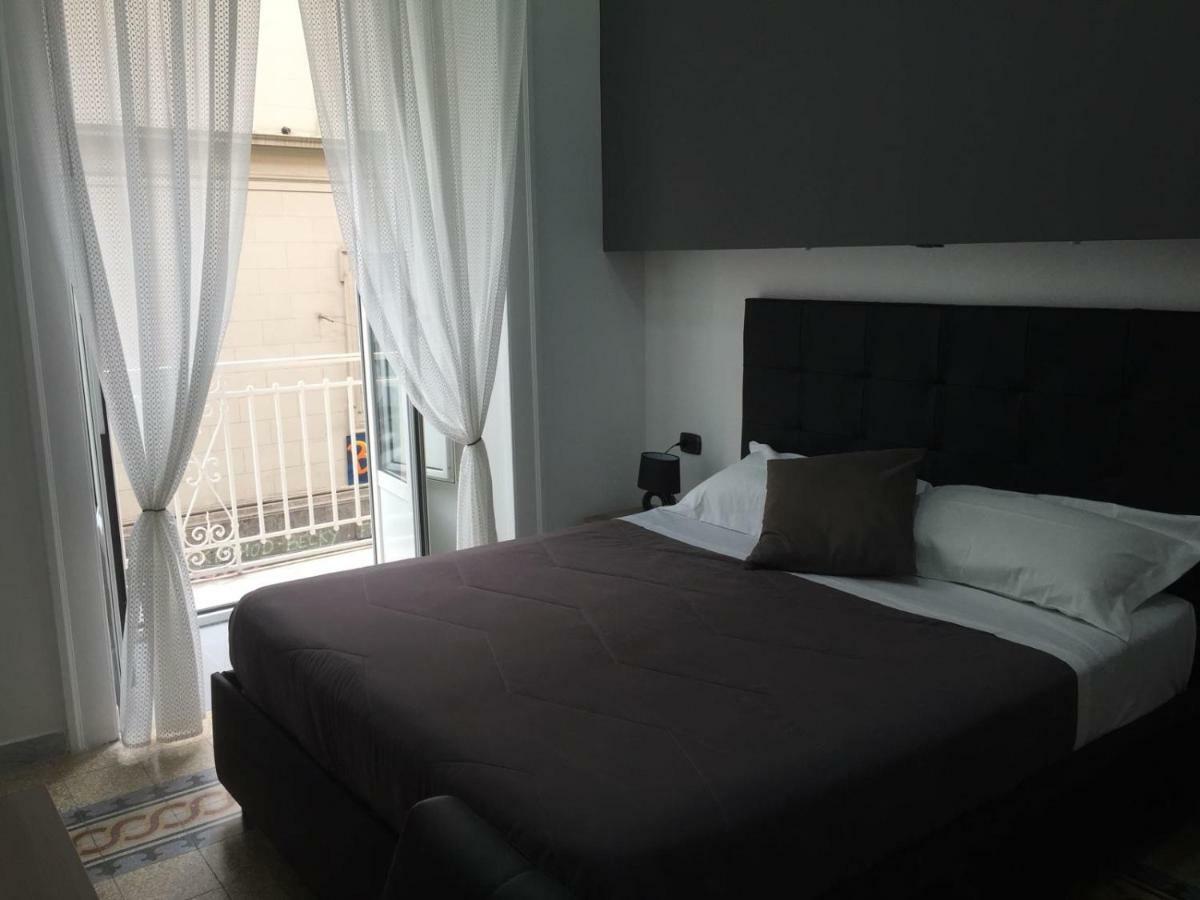 Mb95 - Mezzocannone Luxurious Bed&Breakfast Napoli Bagian luar foto