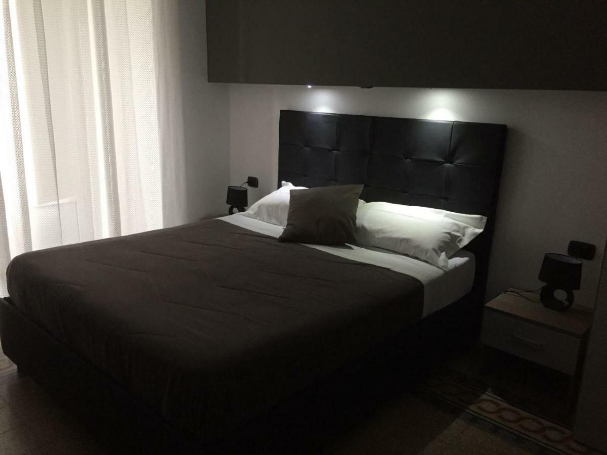 Mb95 - Mezzocannone Luxurious Bed&Breakfast Napoli Bagian luar foto