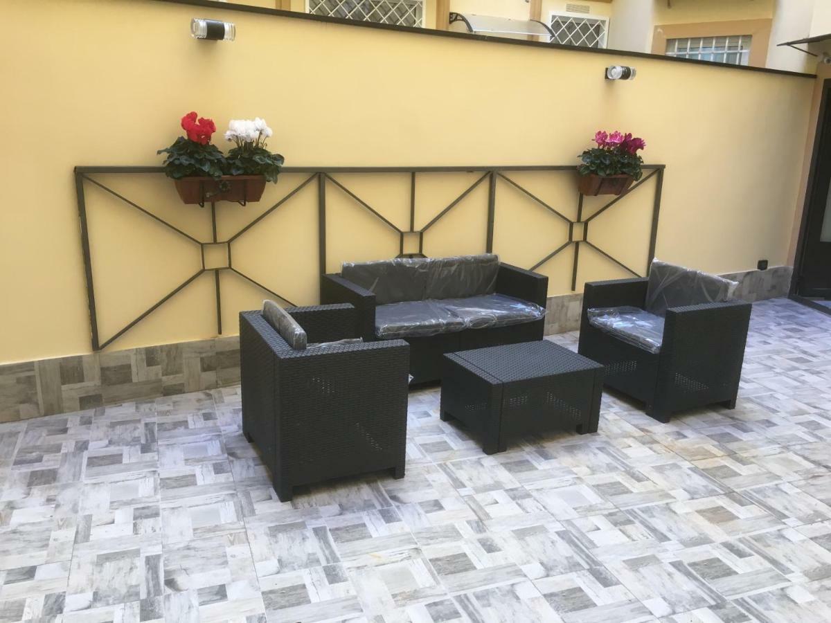 Mb95 - Mezzocannone Luxurious Bed&Breakfast Napoli Bagian luar foto