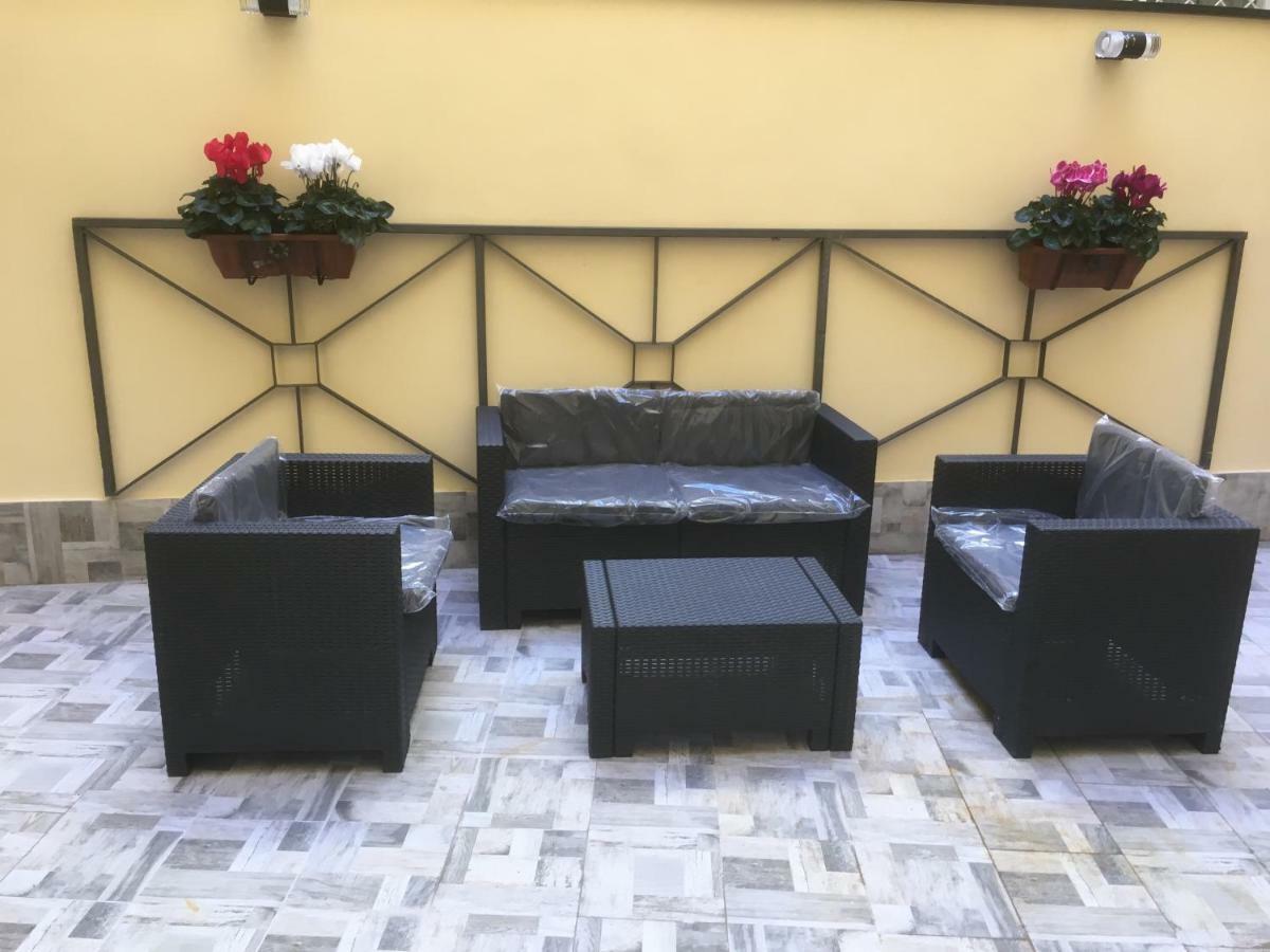 Mb95 - Mezzocannone Luxurious Bed&Breakfast Napoli Bagian luar foto