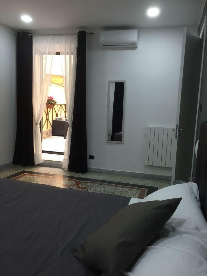 Mb95 - Mezzocannone Luxurious Bed&Breakfast Napoli Bagian luar foto