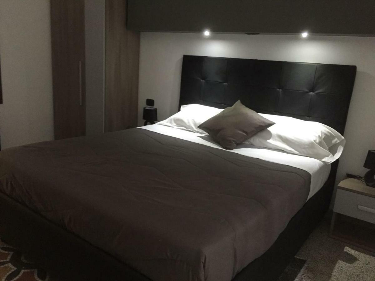 Mb95 - Mezzocannone Luxurious Bed&Breakfast Napoli Bagian luar foto