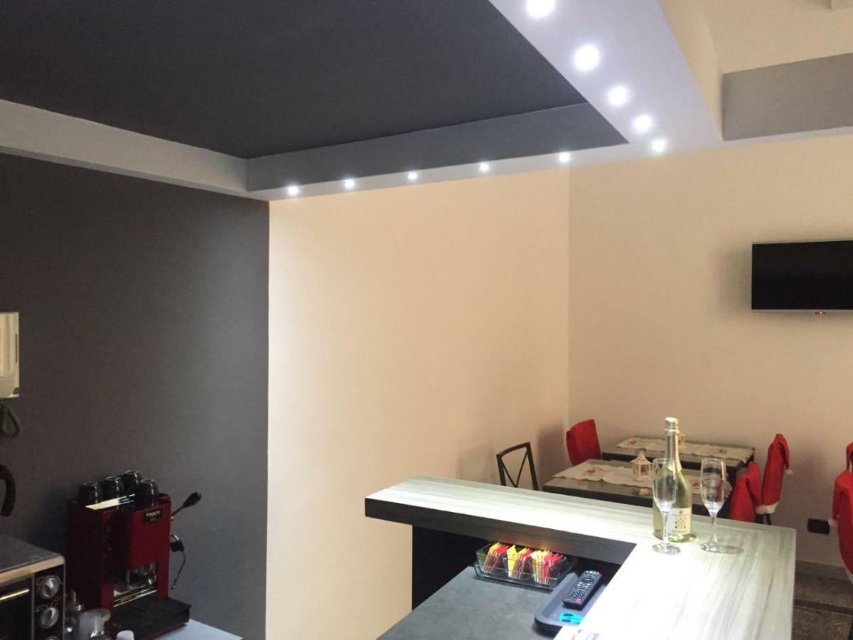 Mb95 - Mezzocannone Luxurious Bed&Breakfast Napoli Bagian luar foto