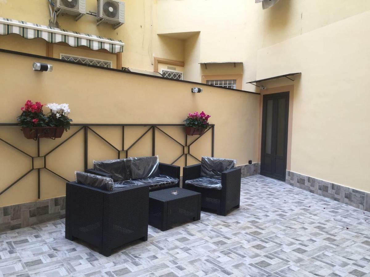 Mb95 - Mezzocannone Luxurious Bed&Breakfast Napoli Bagian luar foto