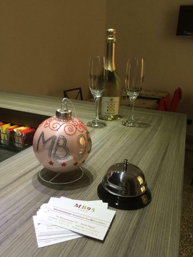 Mb95 - Mezzocannone Luxurious Bed&Breakfast Napoli Bagian luar foto