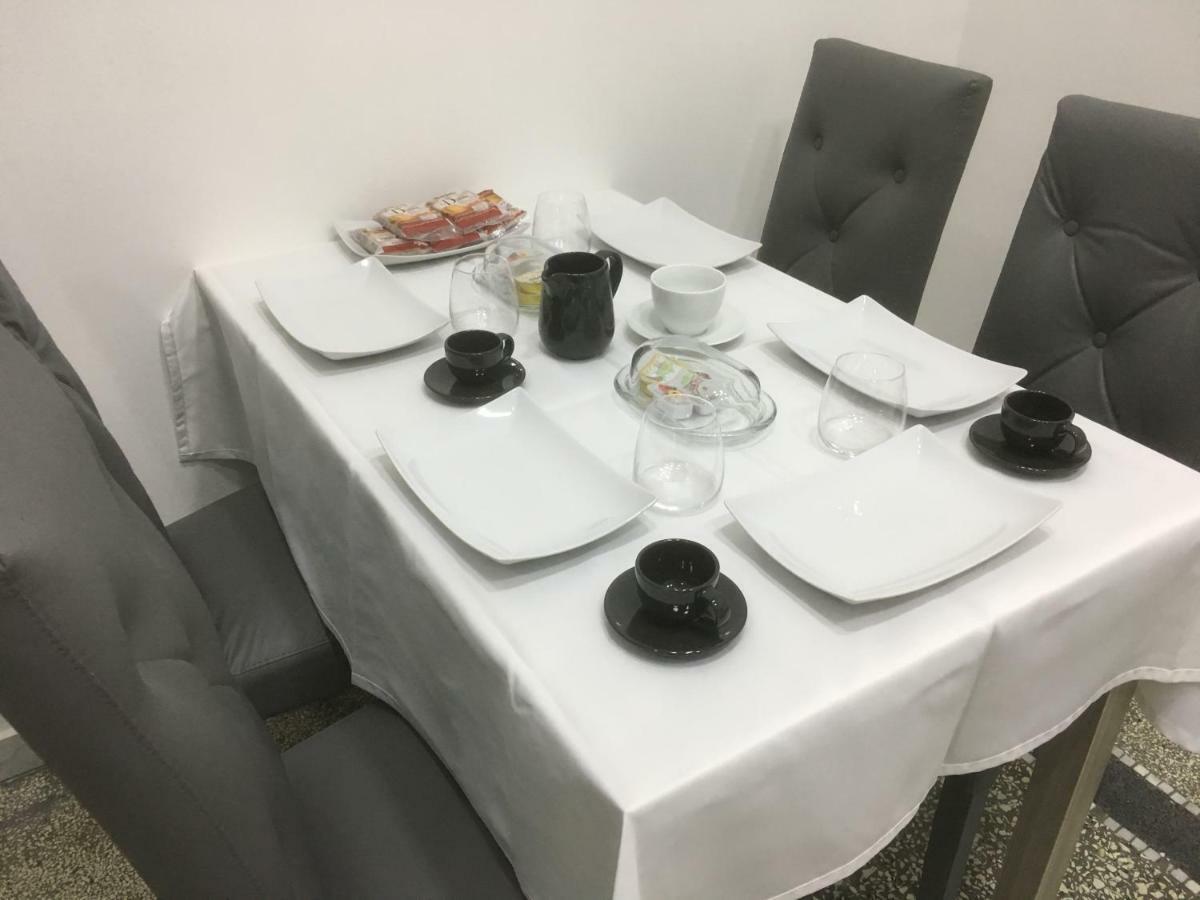 Mb95 - Mezzocannone Luxurious Bed&Breakfast Napoli Bagian luar foto