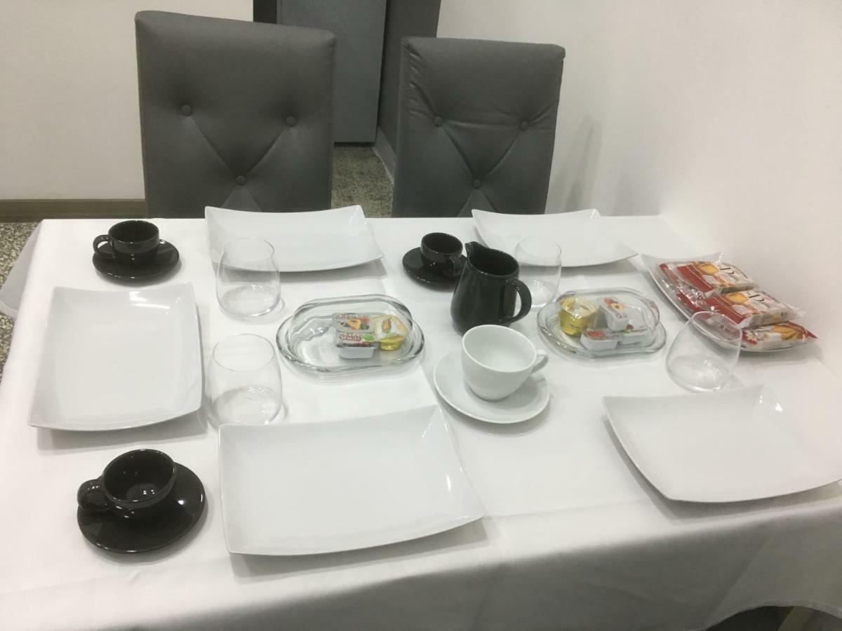 Mb95 - Mezzocannone Luxurious Bed&Breakfast Napoli Bagian luar foto