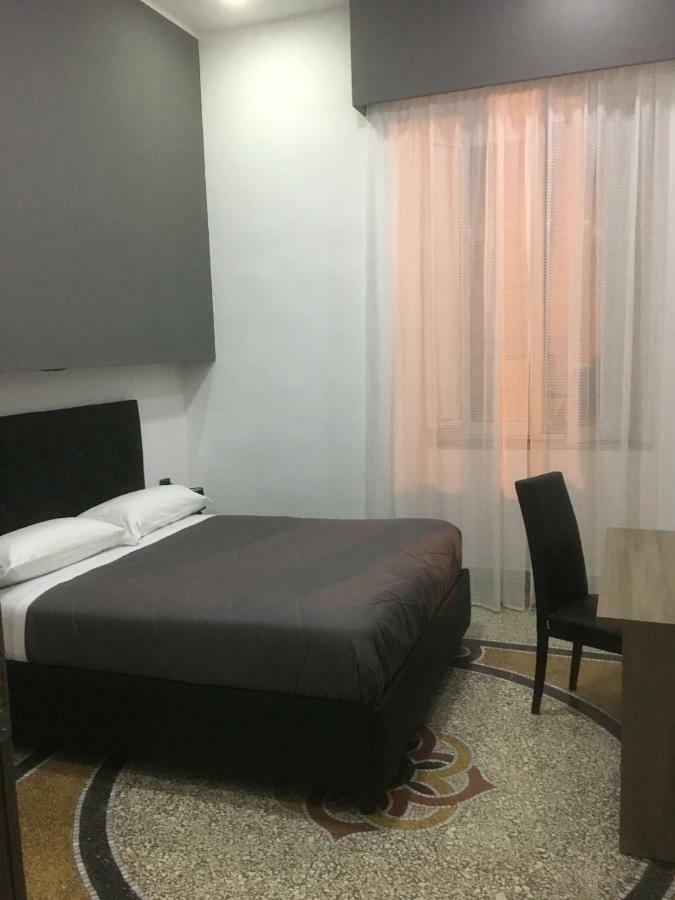 Mb95 - Mezzocannone Luxurious Bed&Breakfast Napoli Bagian luar foto
