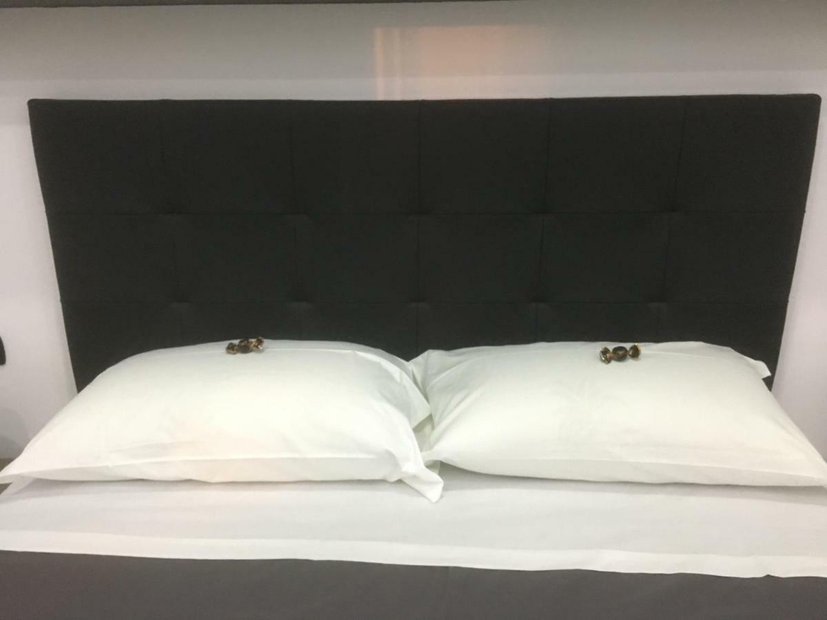 Mb95 - Mezzocannone Luxurious Bed&Breakfast Napoli Bagian luar foto